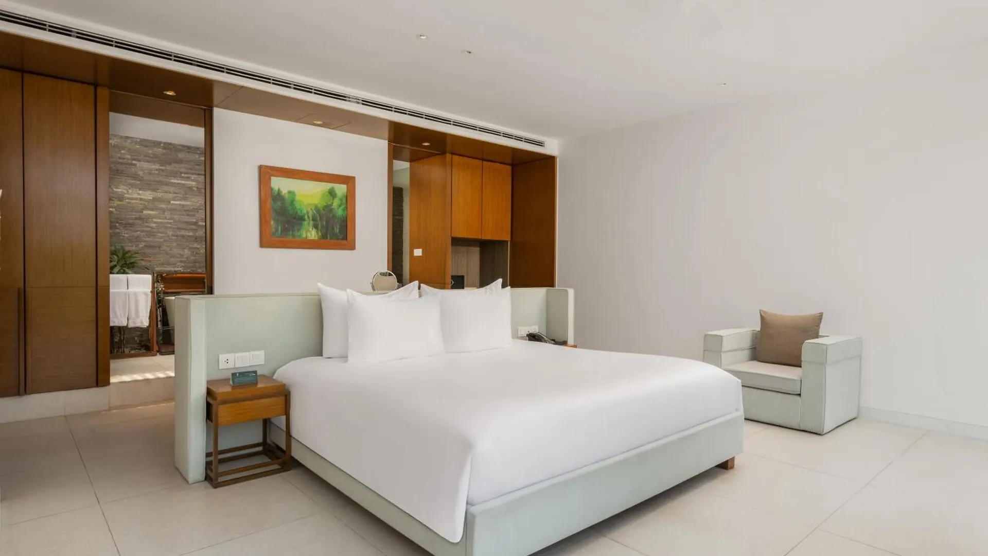 Naman Retreat Hotel Da Nang 5*,
