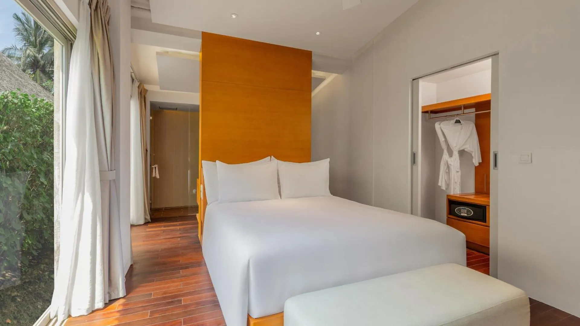 Naman Retreat Hotel Da Nang 5*,